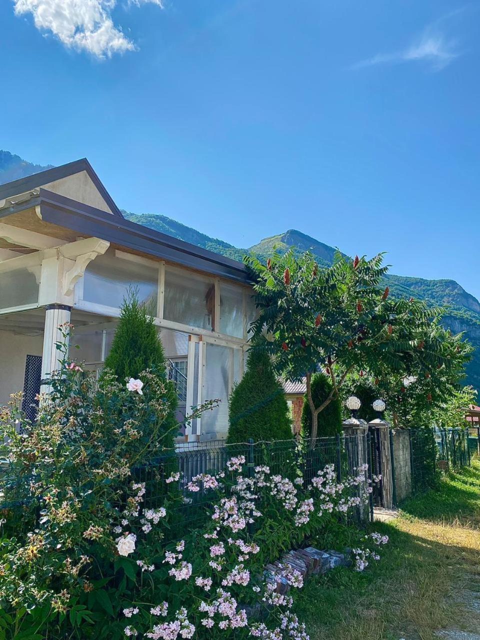 Lola Guest House Vuthaj Dış mekan fotoğraf